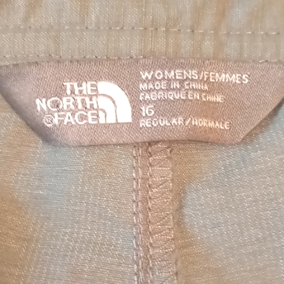 The North Face Ladies Green Hiking Shorts - Picture 8 of 10